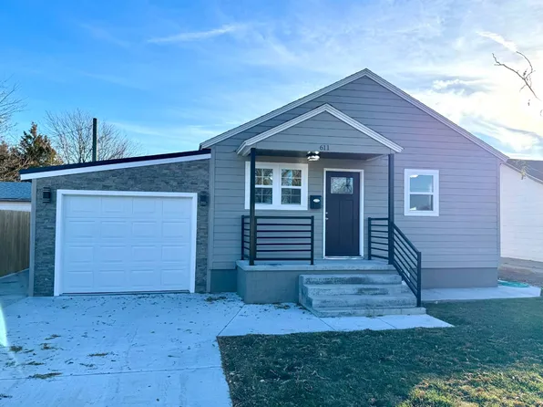 611 W 9th St, Goodland, KS 67735