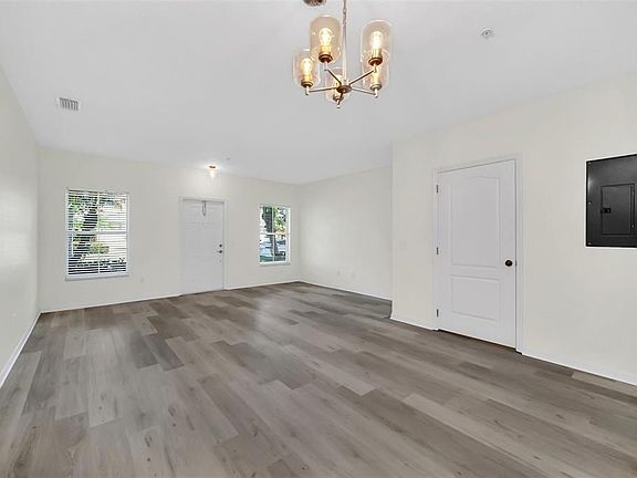 4th image of 13370 Daniels Landing Cir