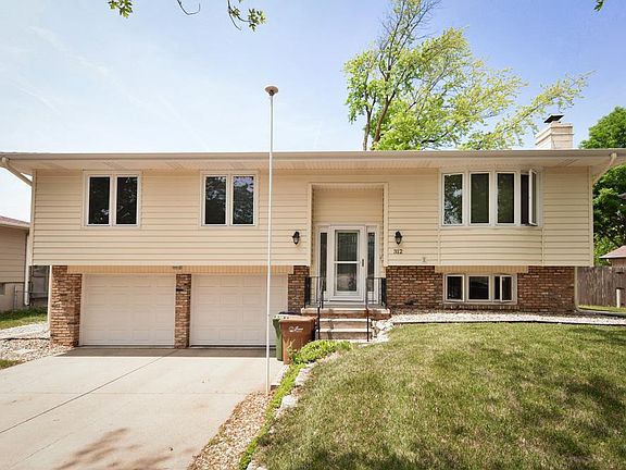 3rd image of 312 Marian Ave