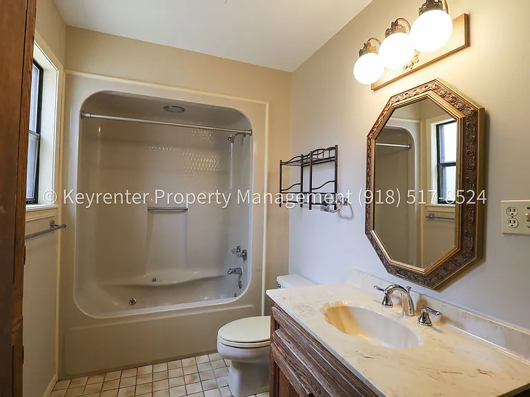 1426 E 32nd Pl — Photo 30