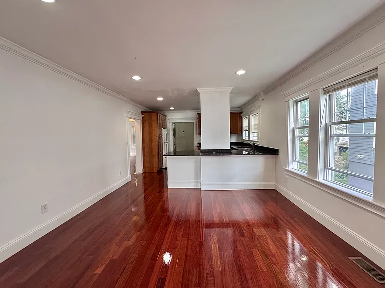 10 Woodfield St — Photo 3