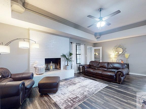 3rd image of 4806 Sanderson Ln