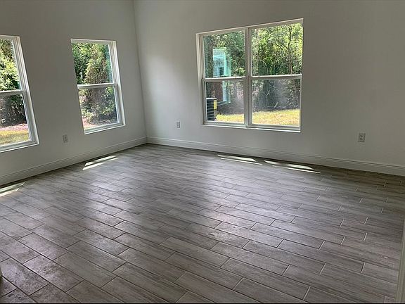 3rd image of 1611 Carolyn Ct