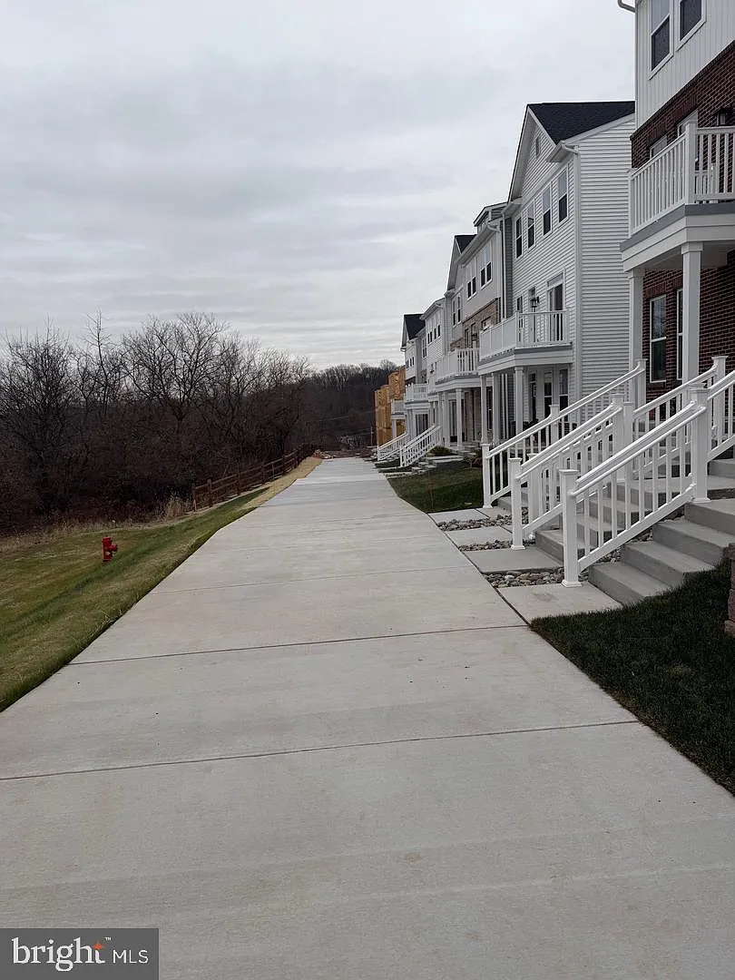 3 bed, 2.5 bath, 1868 sqft, $3,200 — Photo 4