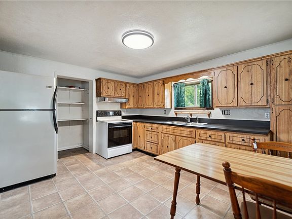 4th image of 731 3rd Ave
