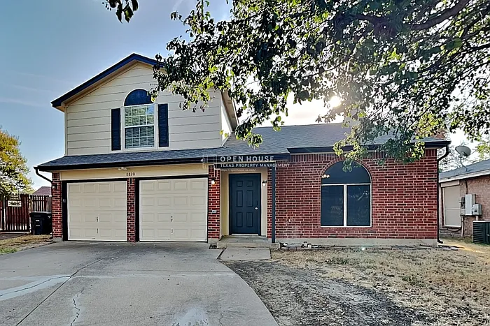 5 bed, 3.0 bath, 1992 sqft, $2,400 — Photo 1