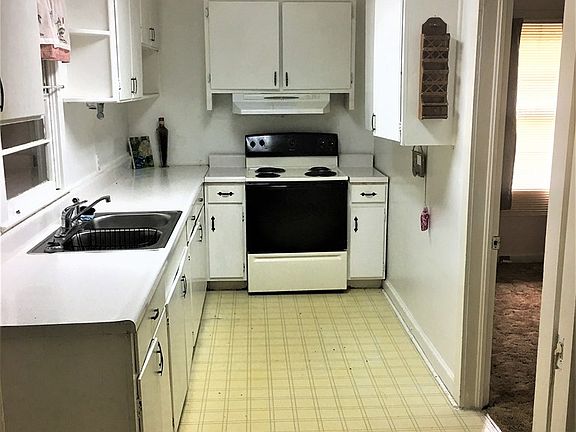 3rd image of 305 Highland Heights Dr