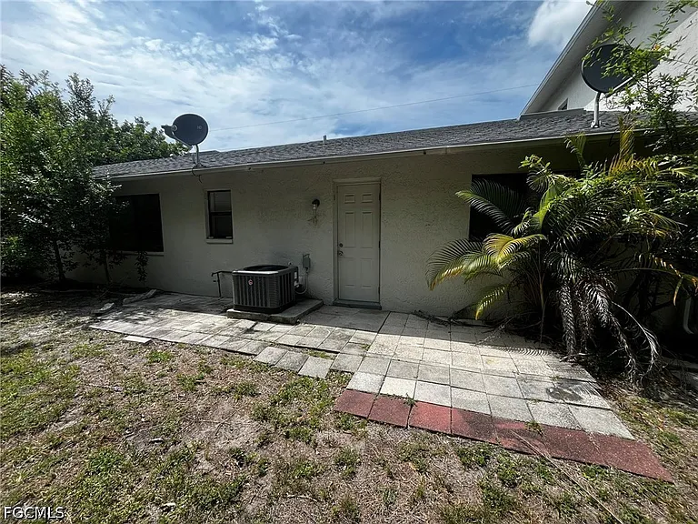 919 SE 8th Ter #7 — Photo 17