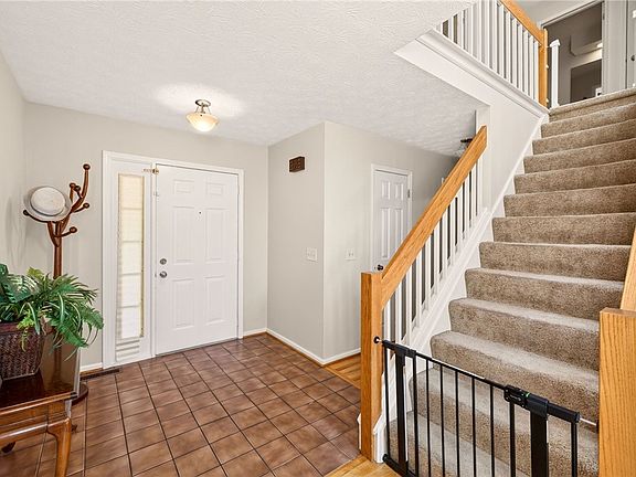 3rd image of 27 Neville Ln