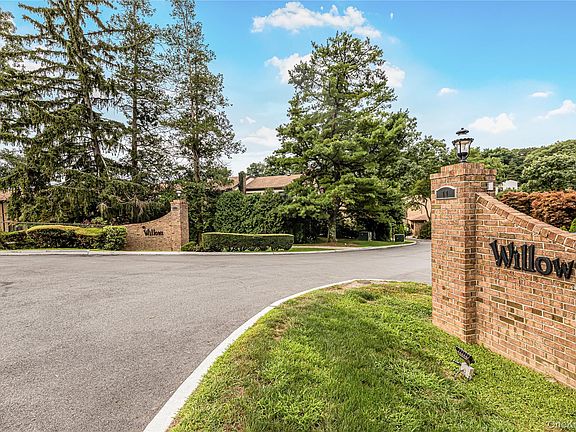 2nd image of 11 Jackson Avenue #27