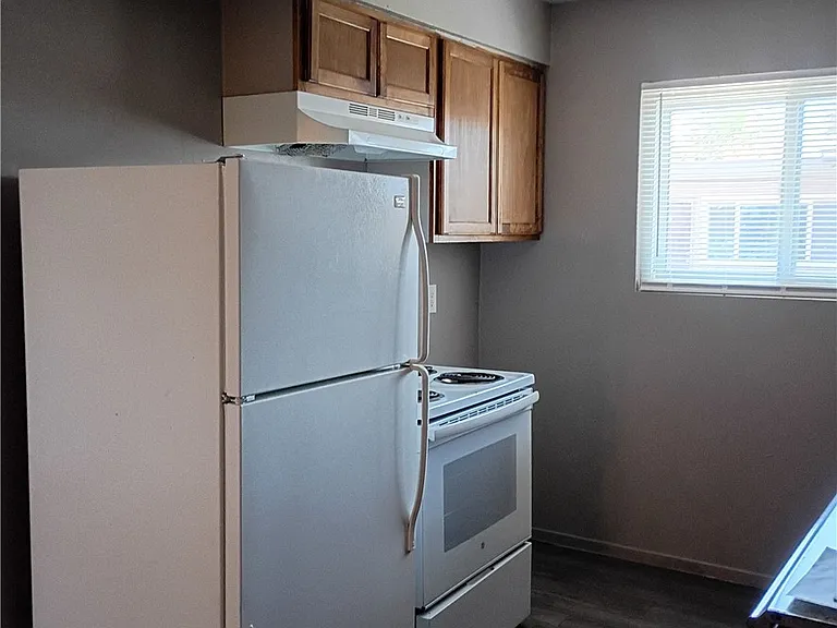 2100 Sunrise Ave #9 — Photo 17