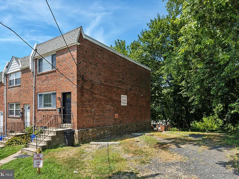 348 Ripka St #2 — Photo 2