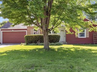 137 Central Ave, Aurora, IL 60506