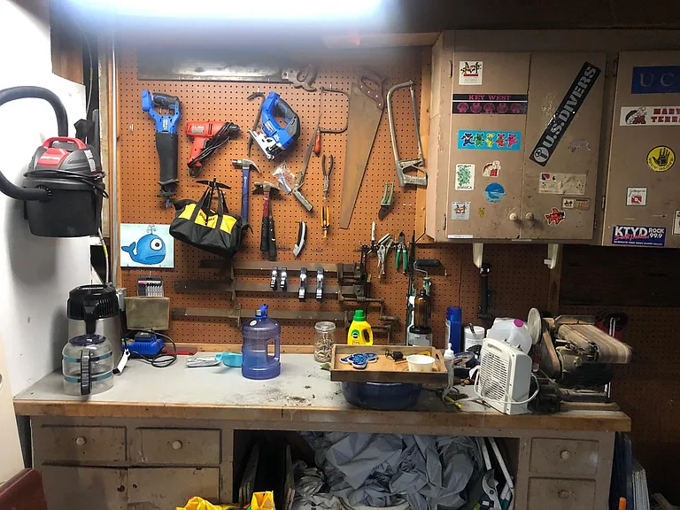 GARAGE MAN CAVE WORK BENCH