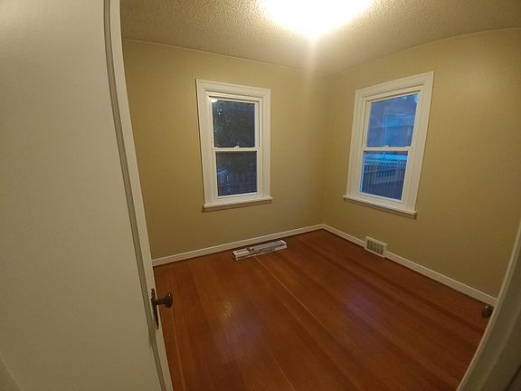 3rd image of 8659 Fauntleroy Way SW