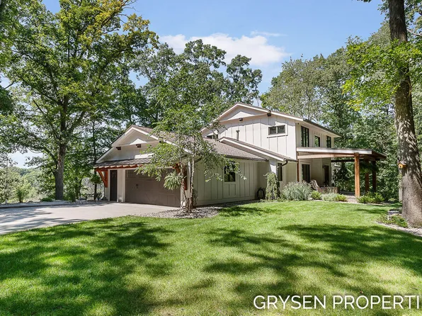 7373 Thornapple Dales Dr SE, Alto, MI 49302