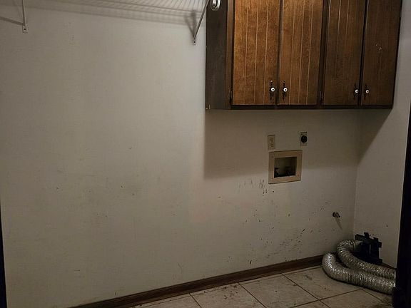 5th image of 2604 Banks Cir