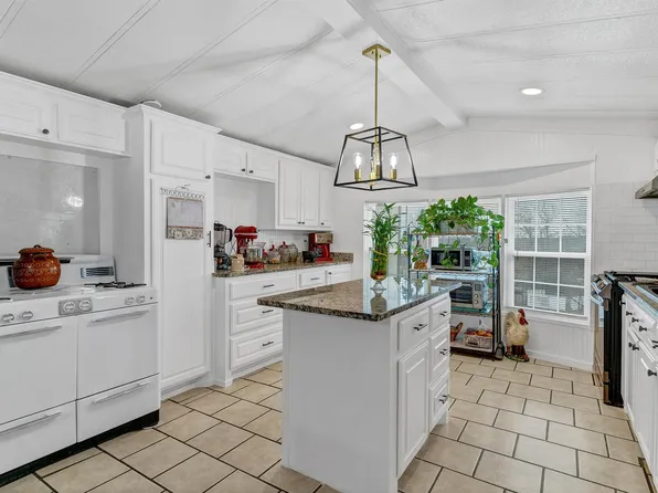 509 Big Salty Dr, Springtown, TX 76082