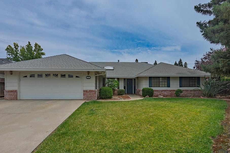 1st image of 270 Woodside Ct