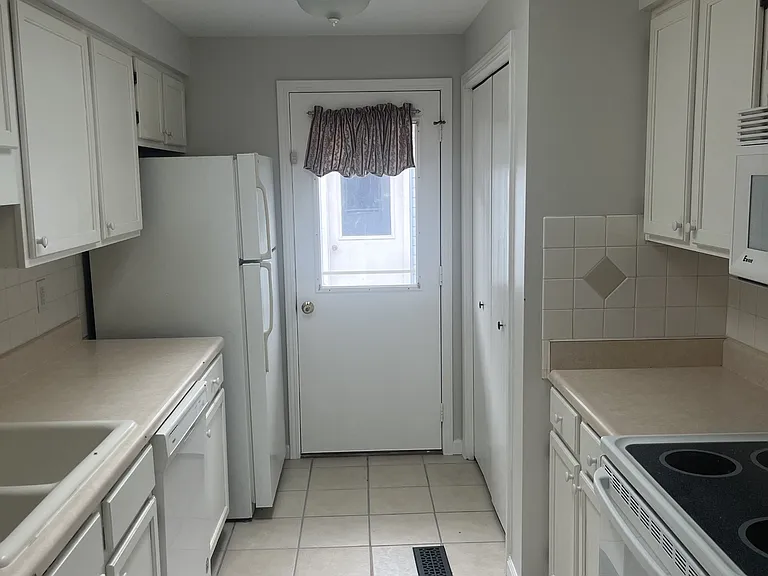 1644 Sierra Ave — Photo 4
