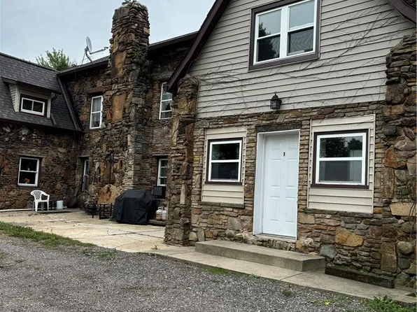 7049 Mulberry Rd APT I, Chesterland, OH 44026