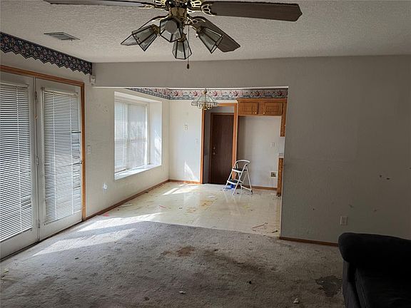 5th image of 1032 Cambridge Ct