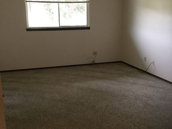 2nd image of 810 Wildwood Dr APT 19