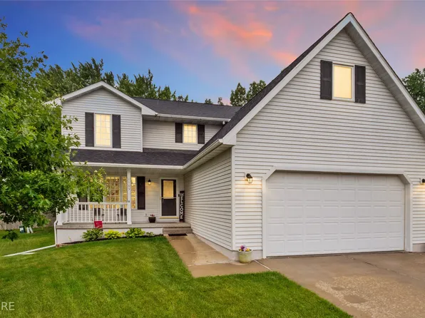 1105 E Henderson Pl, Indianola, IA 50125