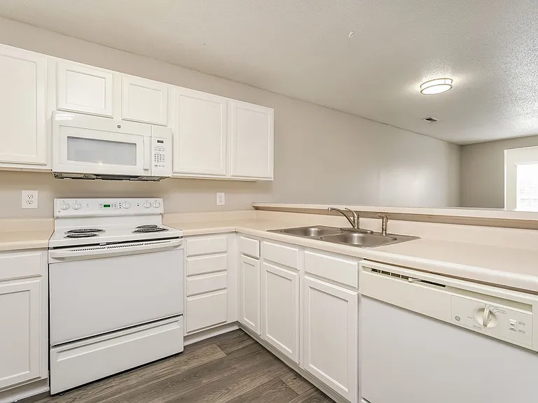 Wendover Ridge Apartments — Photo 42