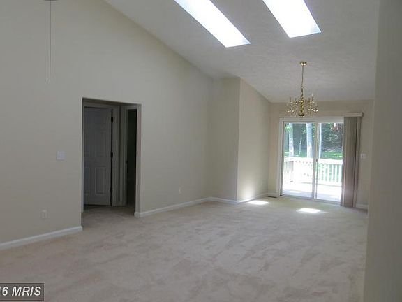 Great Rm Dining Area Skylites