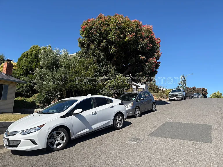 116 Seville St — Photo 2