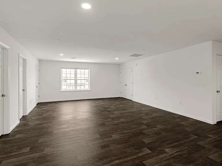Towns Edge Apartments — Photo 34