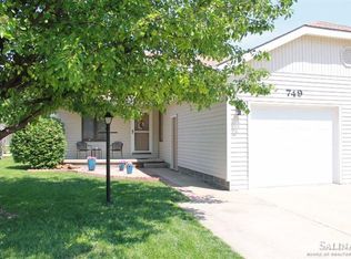 749 Meadowbrook Rd, Salina, KS 67401