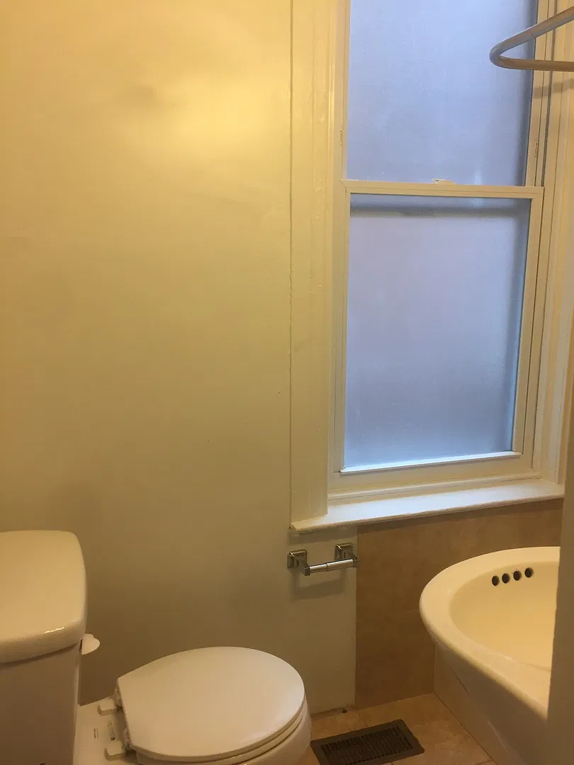 1st Floor 1 Bedroom, Parking-East End of York City! — Photo 2