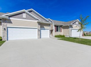 6070 Bradford Ln, Johnston, IA 50131