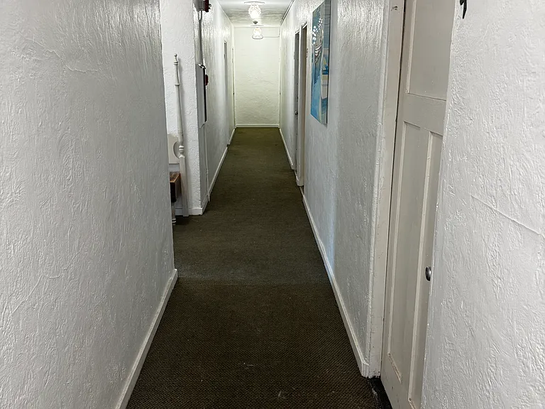 704 12th St #9 — Photo 3