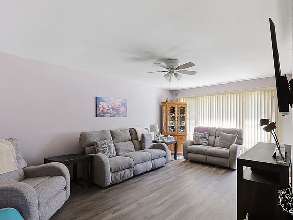 3rd image of 244 S Circle Dr