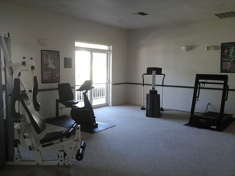 1004 Hemingway Cir — Photo 23
