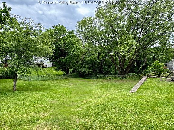 5th image of 1132 Camden Dr