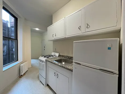 Rented by HOLTON REAL ESTATE INC. | media 8