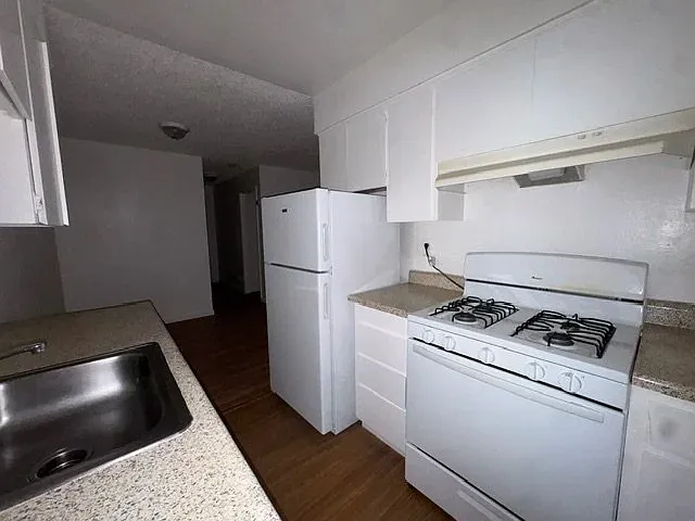Oakcrest — Photo 1