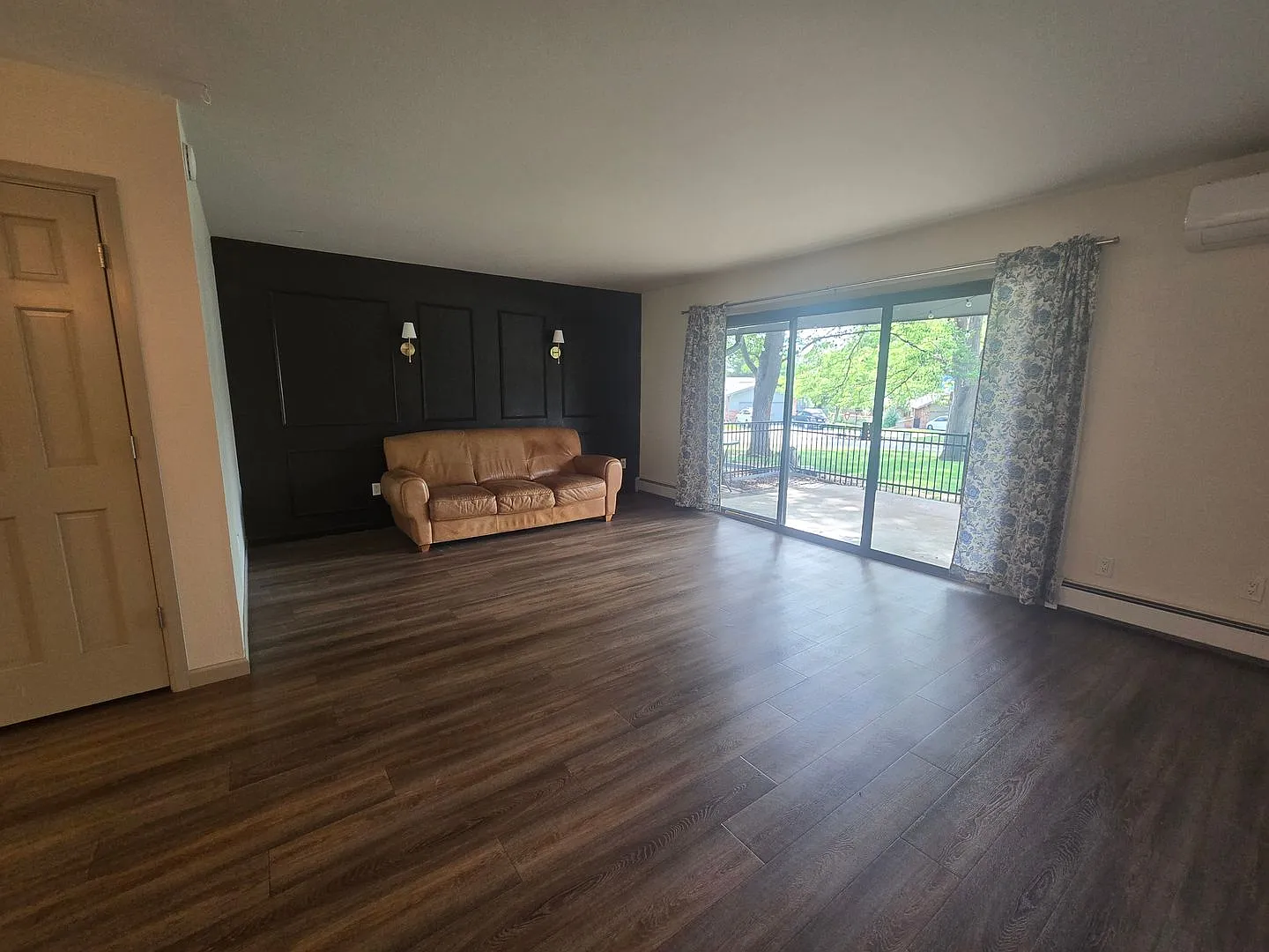 Cute 3 Bedroom Townhome in Adriel Hills Now Available! Great Location/Community! — Photo 2
