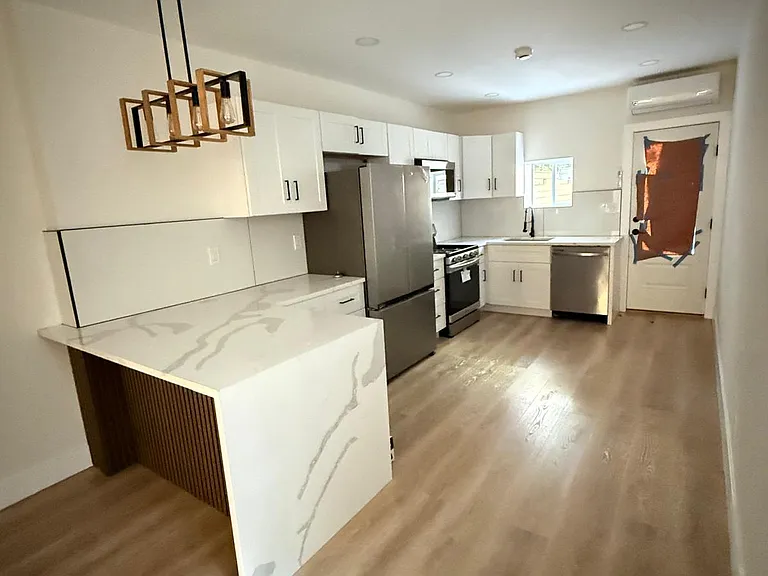 1613 N Bailey St — Photo 2