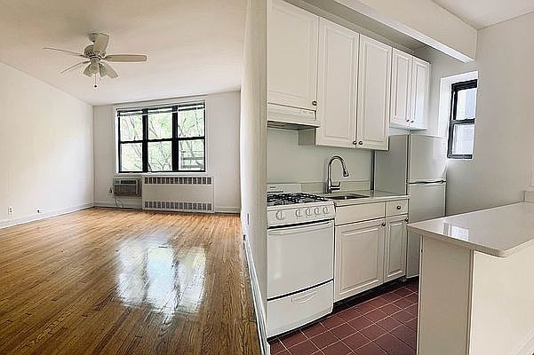 1st image of 134 E 7th St #E3