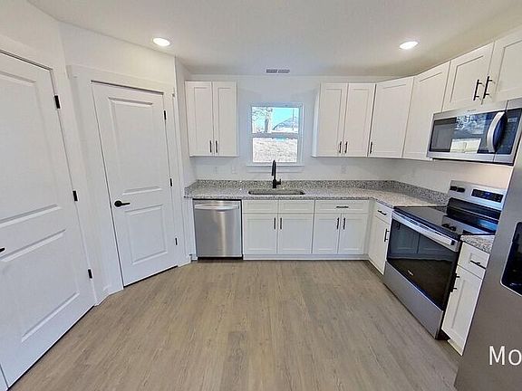 2nd image of 16 Catawba Ave #B