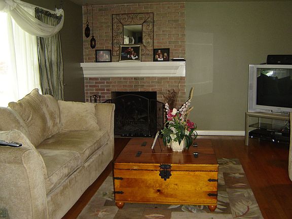 Living Rm w/Fireplace
