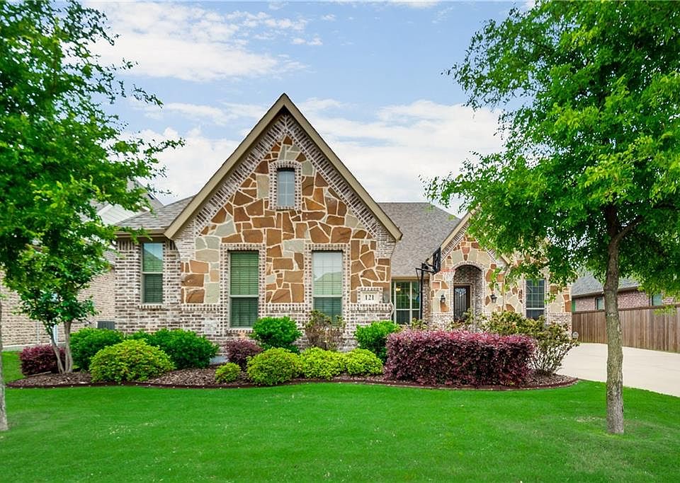 1st image of 121 Crestbrook Dr