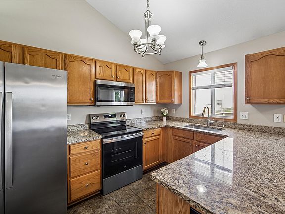5th image of 3005 SW Townpark Dr