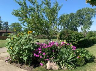 9050 N Maryland St, Niles, IL 60714