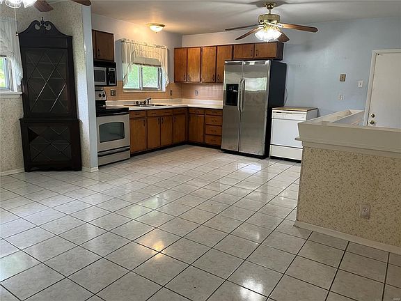 3rd image of 526 Haventree Dr